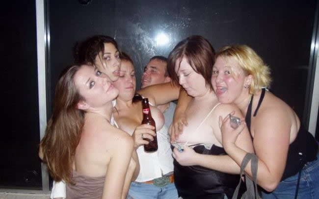Пьющие девушки на вечеринках 1 фотография