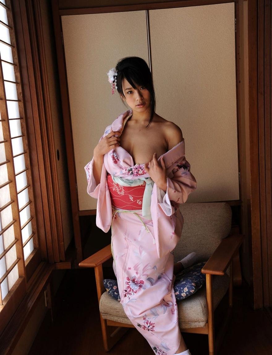 Японочка с большой грудью в кимоно 0 фотография